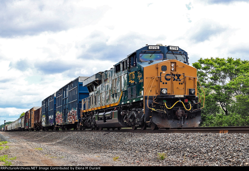 CSX 1776 on M-409